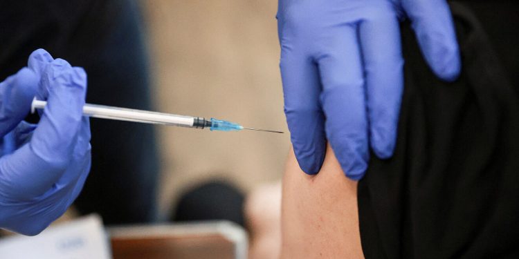 Esta semana, continúa la vacunación de rezagados en CDMX