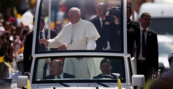 Papamóvil de Francisco será convertido en clínica para atender niños en Gaza