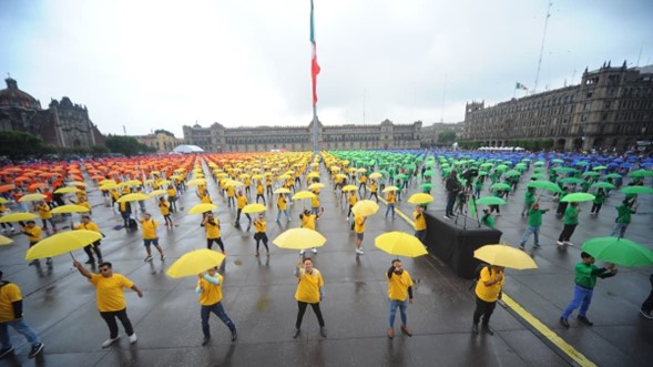 CDMX alza la voz por la paz y la diversidad con bandera monumental LGBT en el Zócalo 🔊🔊🏳‍🌈🏳‍🌈