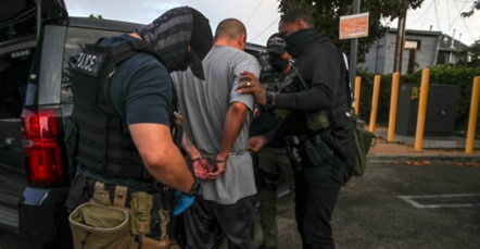 Jueza ordena al ICE detener redadas migratorias en California
