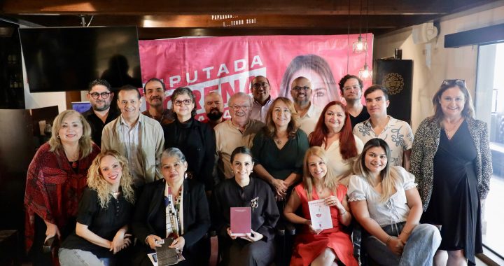 Lorena de la Garza dialoga con poetas regios sobre profesionalización cultural