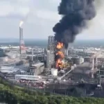 Sin lesionados pero con dudas: Se incendia zona de coque en la refinería de Dos Bocas